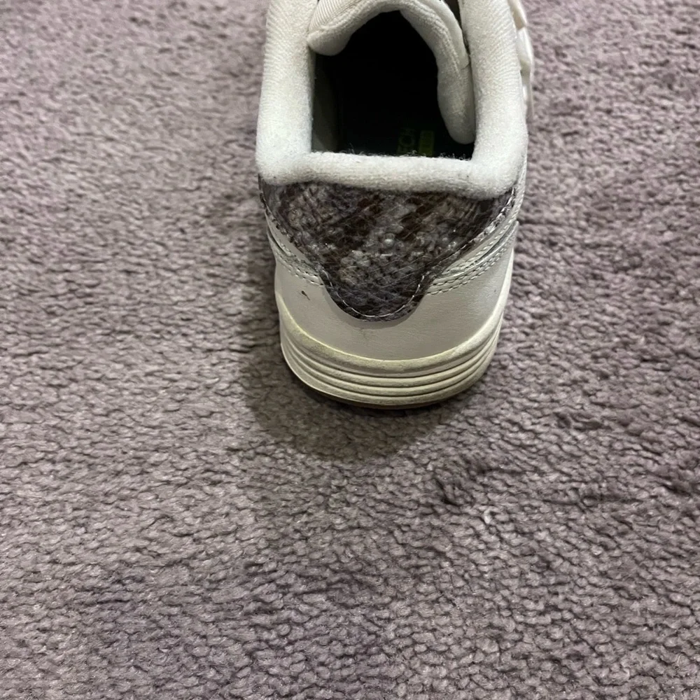 Womens Off White Reeboks - Picture 4 of 5